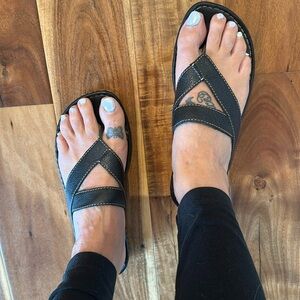 Born black leather Sandals perfect condition
